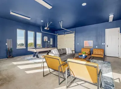 Game Room - Pool Table, Connect 4, TV and Lounge Area