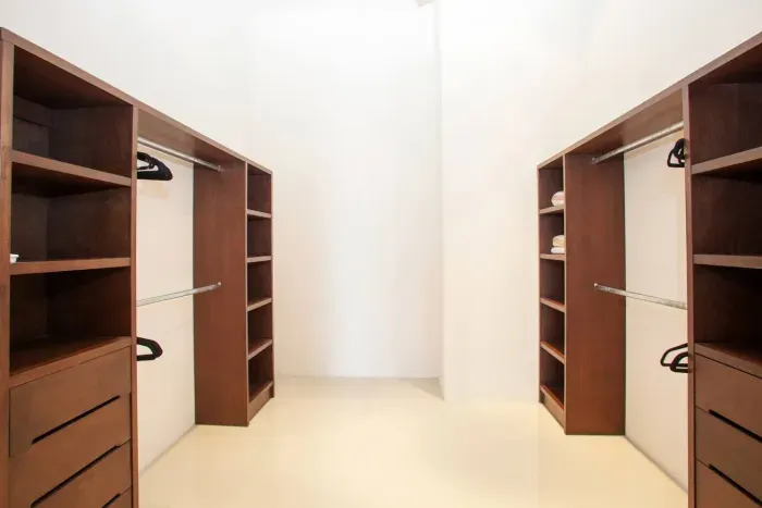 walking closet