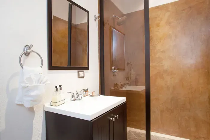 guest bedroom 2 bathroom & shower