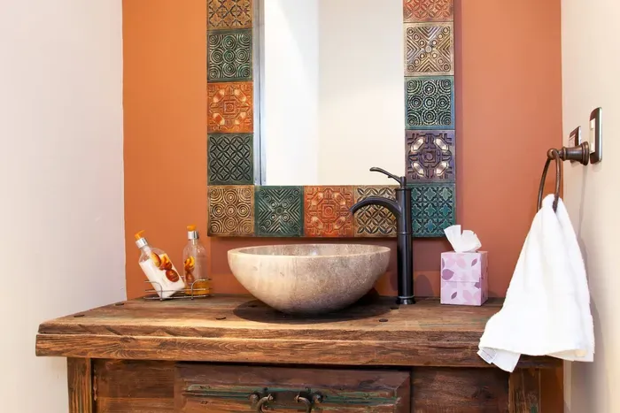 Loving room / kitchen half bathroom