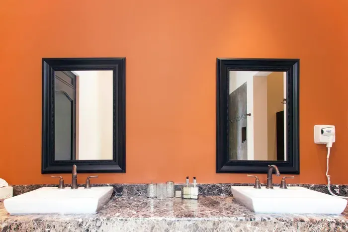 Guest bedroom 1
double sink badroom