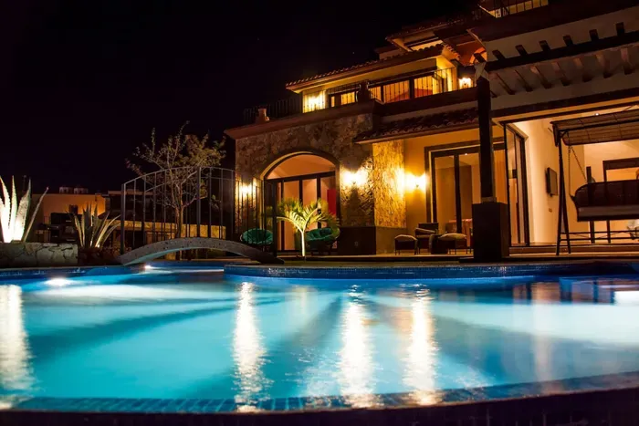 Night view from the pool to the Villa