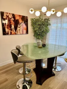 3BR House Central Comfortable Parking & Pet-Frdly!