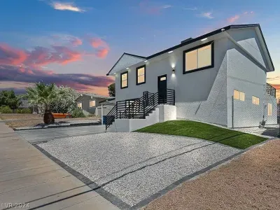 Bright & Spacious 3BR Retreat Near the Strip