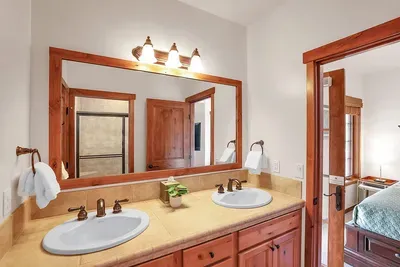 Thoughtful Design: Designed with families and groups in mind, the Jack and Jill bathroom ensures everyone has the space they need to get ready for their day.