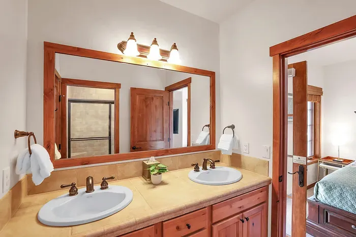 Thoughtful Design: Designed with families and groups in mind, the Jack and Jill bathroom ensures everyone has the space they need to get ready for their day.