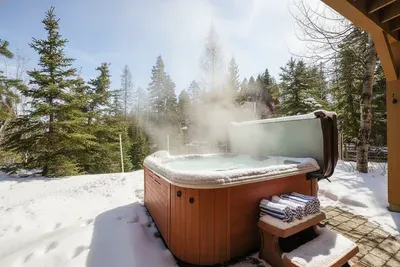 Starry Nights & Soothing Waters: Enjoy the hot tub under a blanket of stars, with the forest as your backdrop. It's a magical way to end your day at Timberline Lodge.
