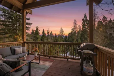 BBQ Bliss: Fire up the grill and enjoy a delicious outdoor meal surrounded by the crisp mountain air. There's no better way to dine al fresco!