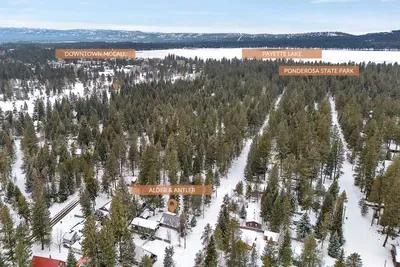 Downtown McCall is close enough for coffee runs, burgers, and brewery nights—far enough that you’ll still hear crickets when you get home