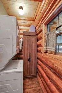 From sandy swimsuits to muddy socks, the laundry setup at Alder & Antler quietly handles the mess so the cabin can stay cozy. In addition to the stackable GE washer and dryer there's also a great space for hanging coats or wet beach towels