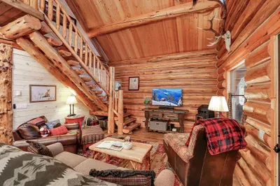 From first cup to last card game, the great room is Alder & Antler’s gathering place—simple, warm, and made for being together