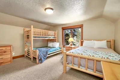 The above-garage apartment comfortably sleeps up to 5 guests, featuring a queen bed and a twin/queen bunk, making it perfect for families or groups