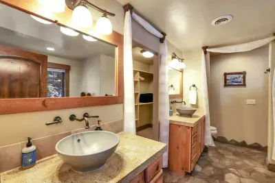 Twin shower heads in the primary shower (just to the right)—fast turnarounds for mountain mornings.