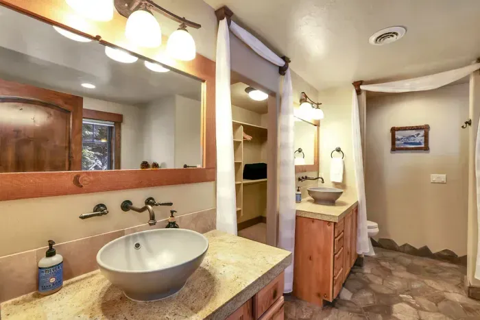 Twin shower heads in the primary shower (just to the right)—fast turnarounds for mountain mornings.