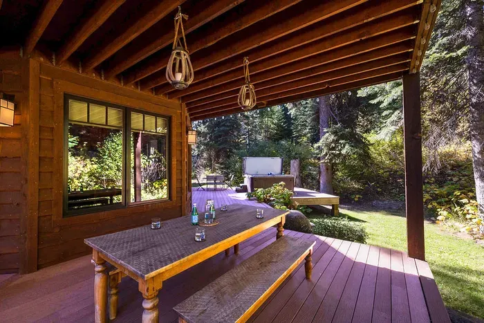 Deck dinners that last long after the sun dips behind the ridge.