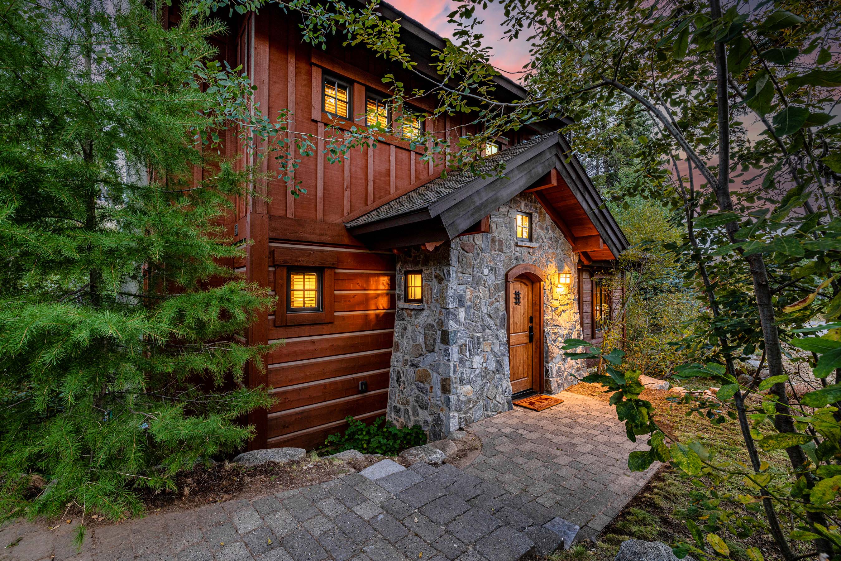 This cozy getaway is just steps away from breathtaking mountain views and endless adventure