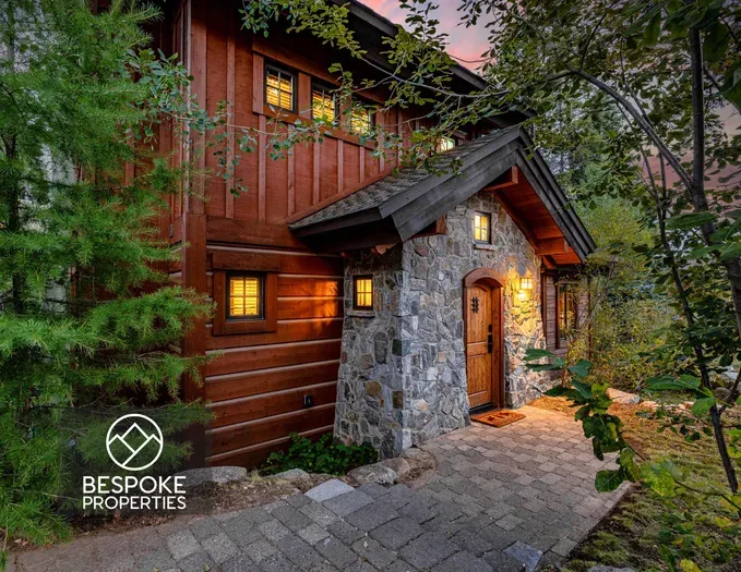 This cozy getaway is just steps away from breathtaking mountain views and endless adventure