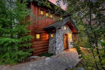 This cozy getaway is just steps away from breathtaking mountain views and endless adventure