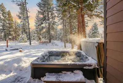 Private hot tub for classic après‑ski and dawn patrol soaks