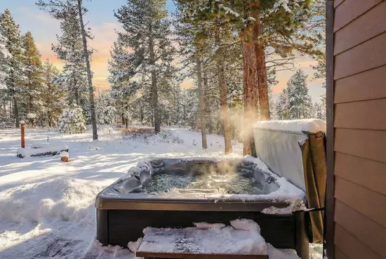 Private hot tub for classic après‑ski and dawn patrol soaks