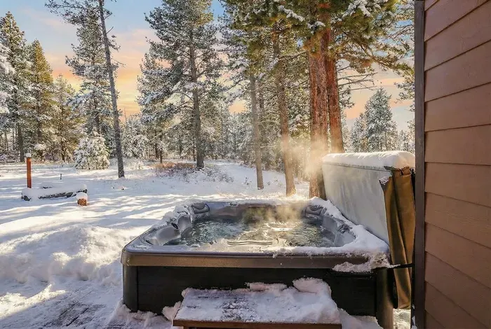 Private hot tub for classic après‑ski and dawn patrol soaks