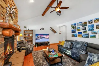Return from the slopes to a full house where everyone can shower, snack, and relax