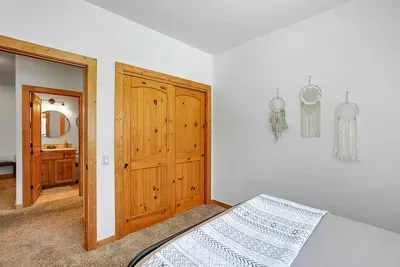 Five true bedrooms so everyone gets a real bed—not just a sofa or pull‑out