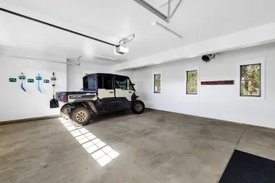 Convenient Parking Solutions: Alpenglow Villa offers an attached heated garage for secure parking and gear storage. Pack the skis, bikes, and paddleboards—there’s room for it all.