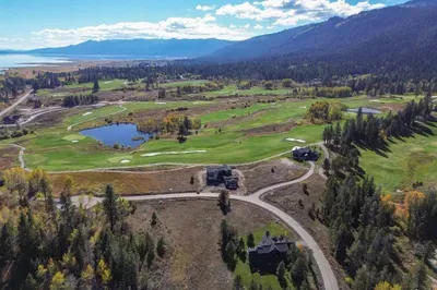Unmatched Convenience: With quick access to the Village, the Marina, and hiking trails, Alpenglow Villa ensures you’re never far from adventure or relaxation.
