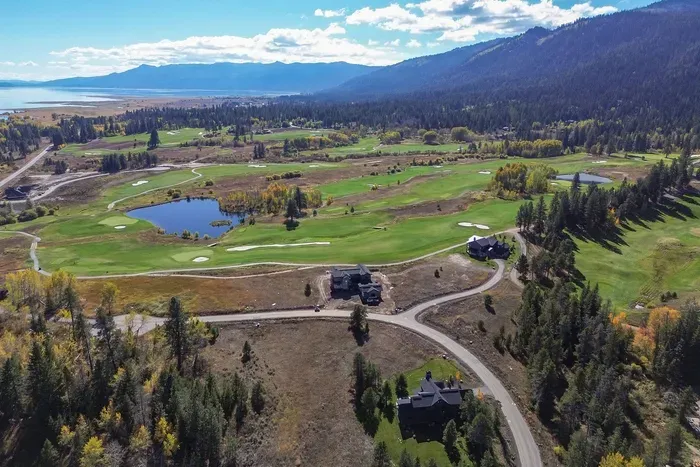 Unmatched Convenience: With quick access to the Village, the Marina, and hiking trails, Alpenglow Villa ensures you’re never far from adventure or relaxation.