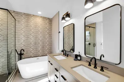 Private Ensuite: Soaking tub and walk-in shower ready for a post‑ski or post‑ride reset.