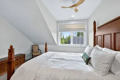 Every queen room features a true queen mattress with hotel-quality linens, ensuring all adult guests enjoy the same level of comfort—no “second-tier” rooms here.