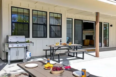 Two generous picnic tables on the back patio comfortably seat your full crew, transforming post-game pickleball into a relaxed, inn-style outdoor supper.