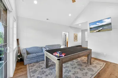 Multiple entertainment options—board games, puzzles, pool, ping pong—support multi-generational connection.