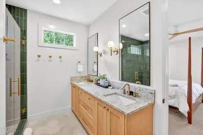 This suite pairs spa-style comfort with practical details—easy access, generous storage, and a soothing, inn-inspired atmosphere.