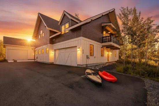 Stillwater Inn is a modern, spacious, and cozy lakeside inn reimagined as your family’s private basecamp—for this trip, and the ones that follow.