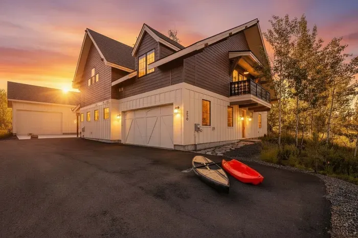 Stillwater Inn is a modern, spacious, and cozy lakeside inn reimagined as your family’s private basecamp—for this trip, and the ones that follow.