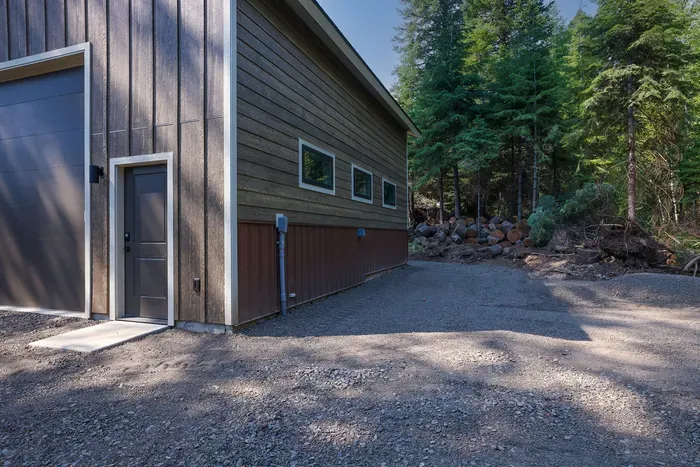 Feel free to use the electrical hookups on the detached garage (interior inaccessible to guests)