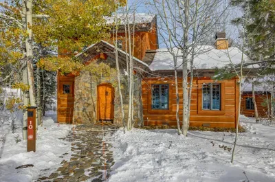 Osprey View is the ultimate combination of location + luxury, centrally situated golf course-front in the heart of Tamarack Resort
