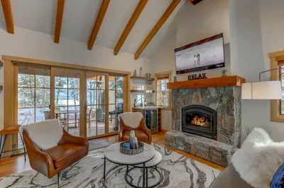 The cottage not only overlooks the Osprey Meadows golf course and Lake Cascade, you're also adjacent to the Lodge at Osprey Meadows facilities and Arling Center wedding/event venues. Trail access is directly behind the home, providing access to the Village at Tamarack and miles of hiking/biking trail systems