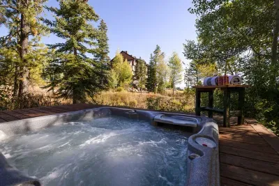 Feel surrounded by nature, while still being conveniently close to all that Tamarack Resort has to offer
