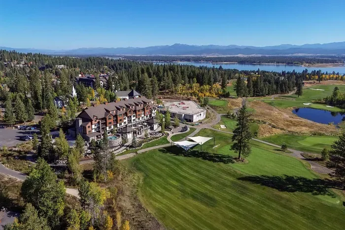 The access trail located next to the house provides quick access to the Lodge at Osprey Meadows, Arling Center wedding/event venues, and the Village at Tamarack