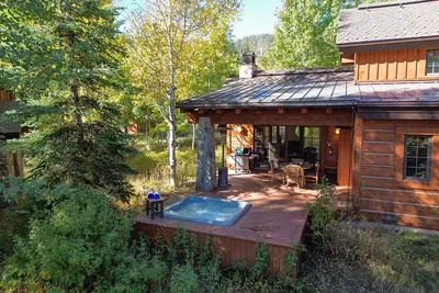 Conveniently located next to the Lodge at Osprey Meadows amenities and the Arling Center wedding and event venues