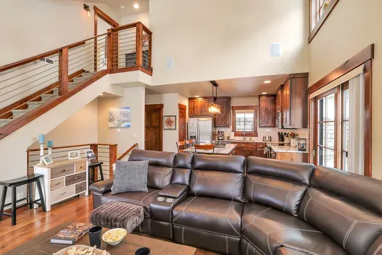 Mountain‑modern style: clean lines, warm textures, and room to unwind.