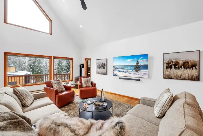 A McCall homebase that feels like your own condo on the golf course (and near downtown and Payette Lake) – not a generic rental.