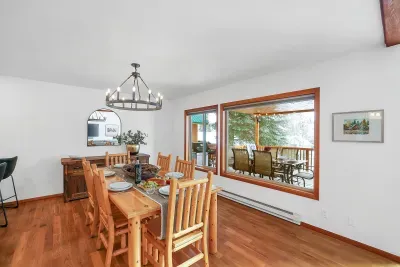Dining table in this McCall rental is ready for family‑style dinners, laptops, maps, and card games.