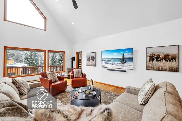 A McCall homebase that feels like your own condo on the golf course (and near downtown and Payette Lake) – not a generic rental.