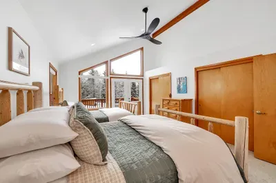 Private deck off the queen room – slip outside for quiet coffee or stargazing over the McCall pines