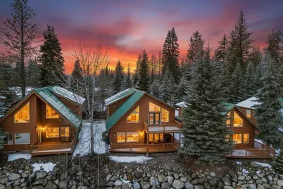 Check in, spread out, and make this McCall golf course condo your year-round Idaho mountain basecamp.