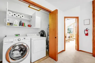 Full‑size washer and dryer so you can pack light and refresh ski clothes, golf outfits, and lake towels